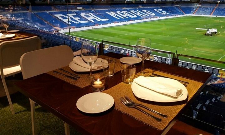 Comida o cena con botella de vino en Real Café Bernabéu desde 17,25€ / persona