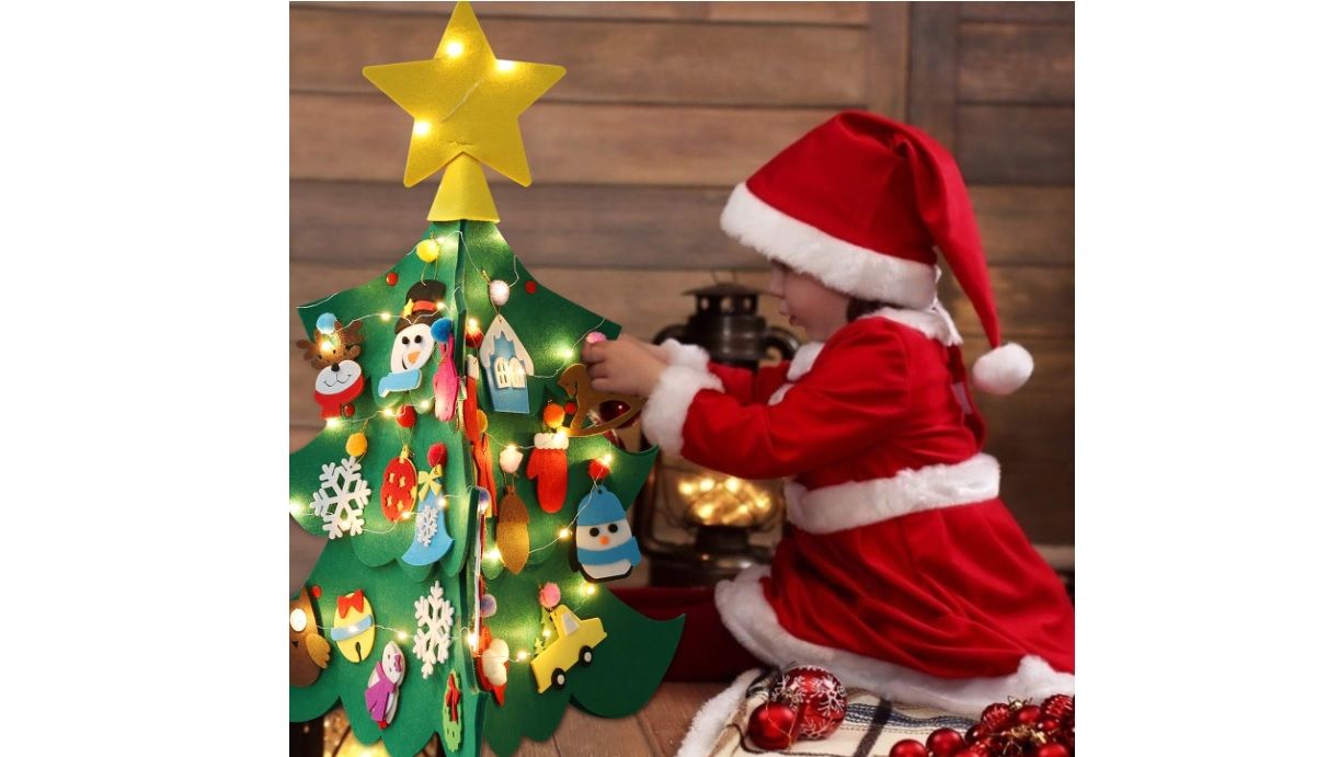 ¡Descuentazo! Árbol de Navidad de fieltro con guirnalda luminosa por sólo 5€ con este cupón descuento (antes 18,99€)