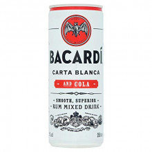 24 latas de Bacardí carta blanca y cola