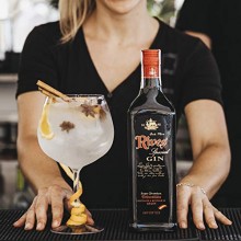 Ginebra Rives, Especial Negra de 700 ml