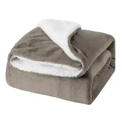 Manta Borreguito Sherpa Color Aleatorio 130x160cm por sólo 6,73€ + ENVIO GRATIS APP