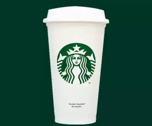 Todos los vasos reutilizables blancos de Starbucks por 2€ hasta el 31 de enero de 2023